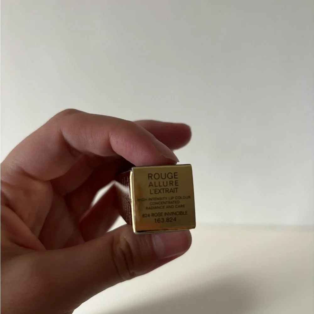 CHANEL Rouge Allure L’Extrait Lipstick 824 Rose Invincible NIB